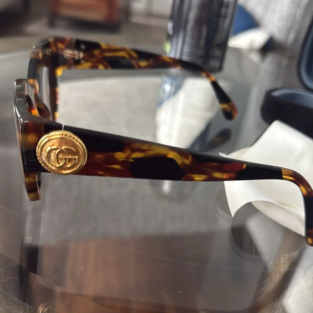 Gucci Tortoiseshell Brown Cat-Eye Sunglasses